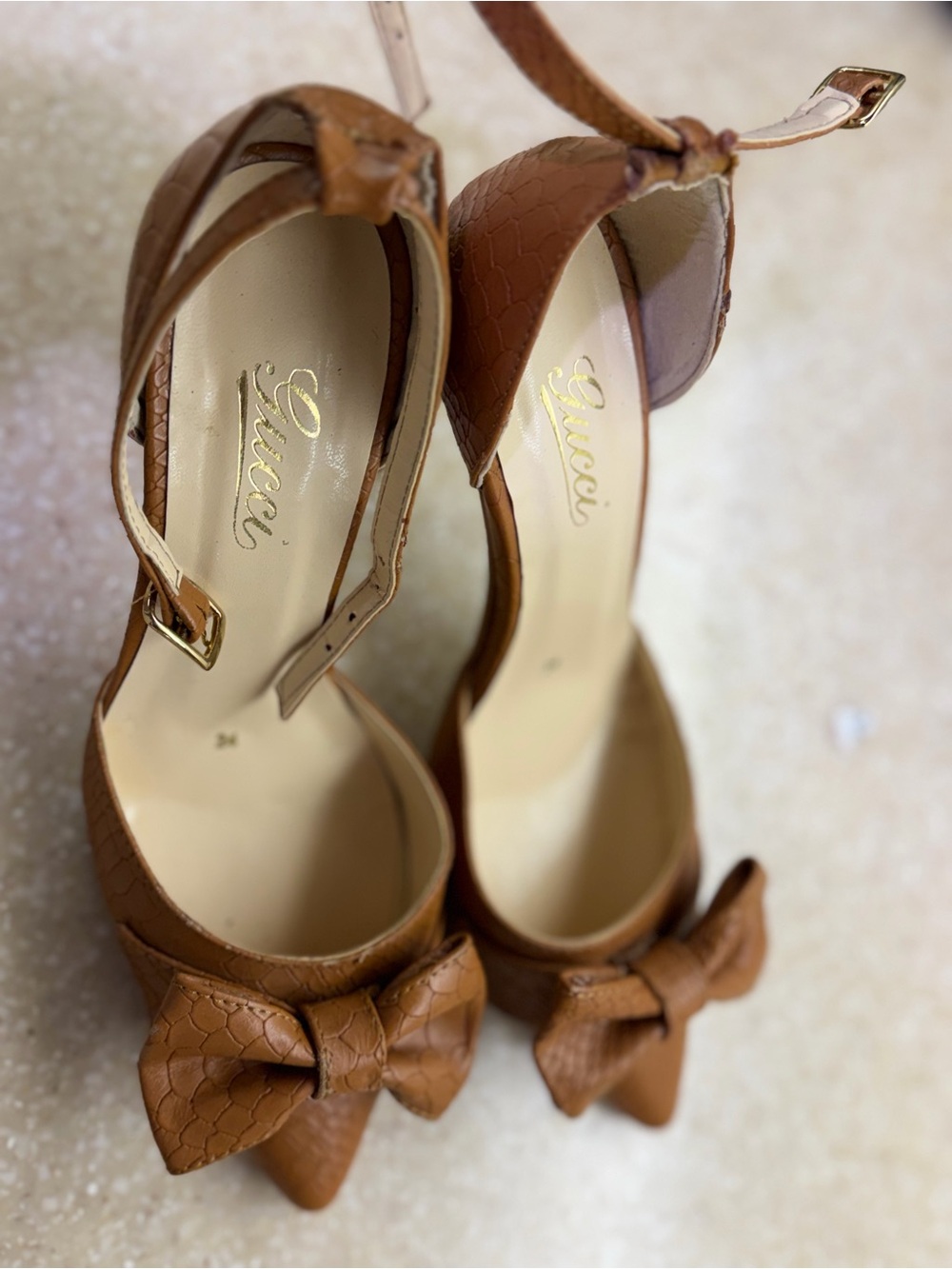 Beautiful Gucci bow heels